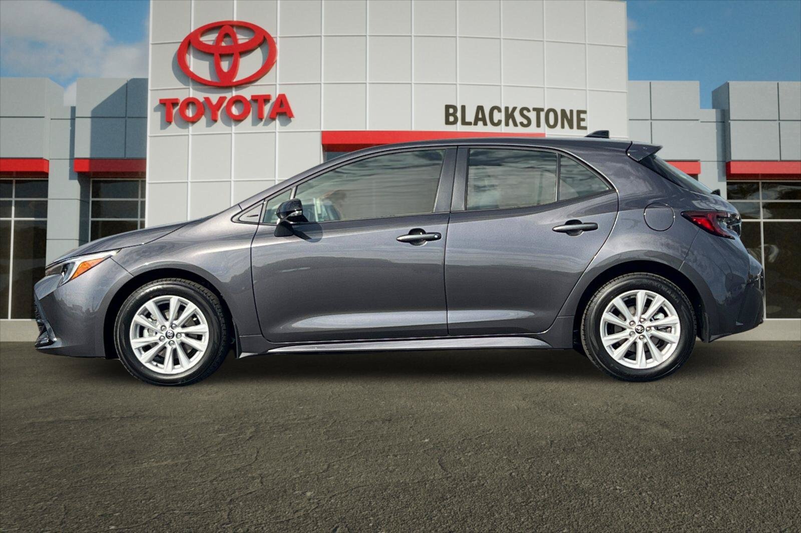 Used 2027 Toyota Corolla SE w/ SE Premium Package FWD image 6