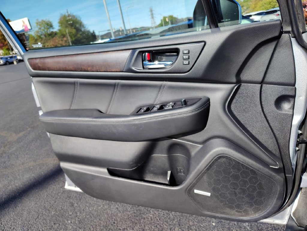 Used 2019 Subaru Outback 2.5i Limited AWD/4WD image 19