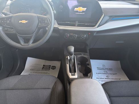 Used 2025 Chevrolet Trax LS w/ Driver Confidence Package FWD image 10