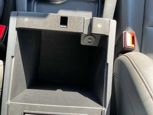 Used 2025 Ford Explorer Active w/ Active Comfort Package image 28