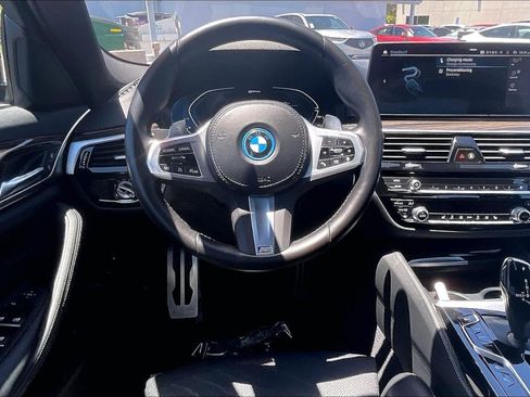 Used 2023 BMW 530e w/ M Sport Package RWD image 5