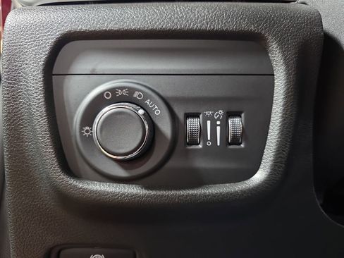 Used 2023 Jeep Grand Cherokee Altitude image 24