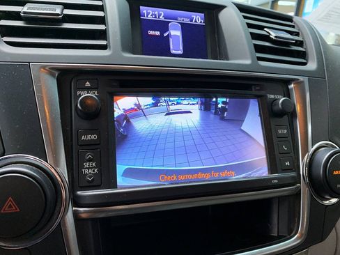 Used 2013 Toyota Highlander Plus FWD image 15