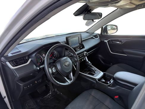 Used 2021 Toyota RAV4 XLE w/ Convenience Package FWD image 9