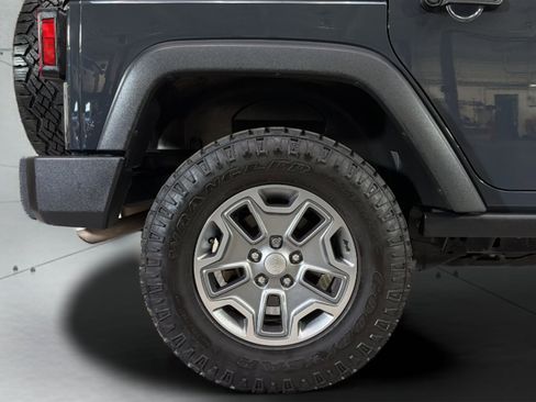 Used 2018 Jeep Wrangler Unlimited Rubicon w/ Connectivity Group AWD/4WD image 35