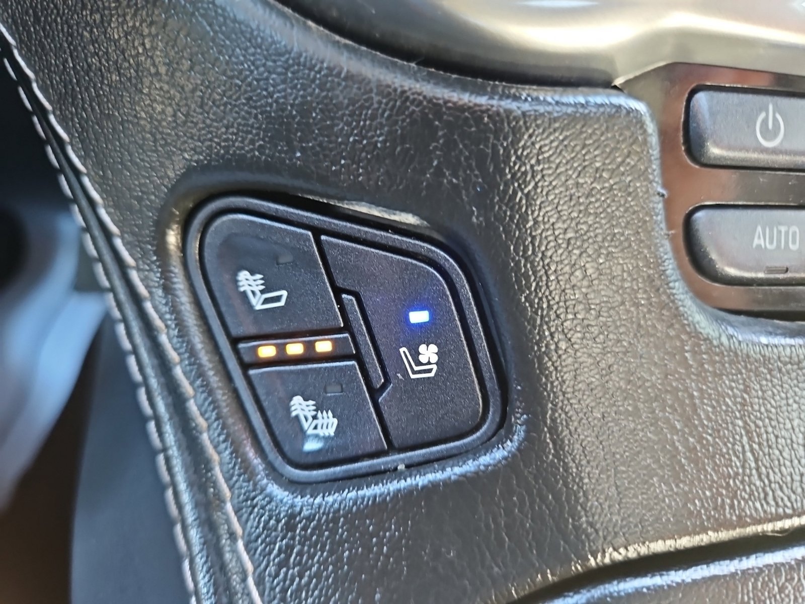 Used 2017 Chevrolet Suburban Premier AWD/4WD image 38