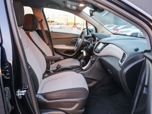Used 2022 Chevrolet Trax LS w/ Tint and Cruise Package FWD image 17