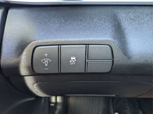 Used 2024 Hyundai Elantra SEL FWD image 22