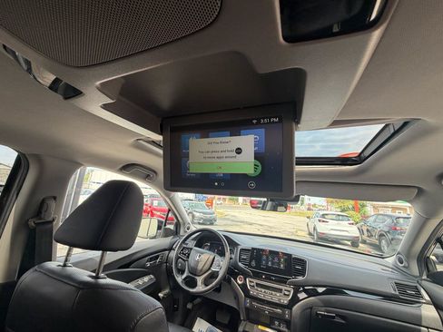 Used 2022 Honda Pilot Touring image 16
