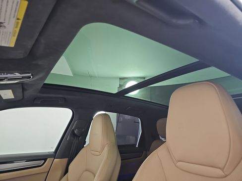 Used 2020 Porsche Cayenne Turbo image 13