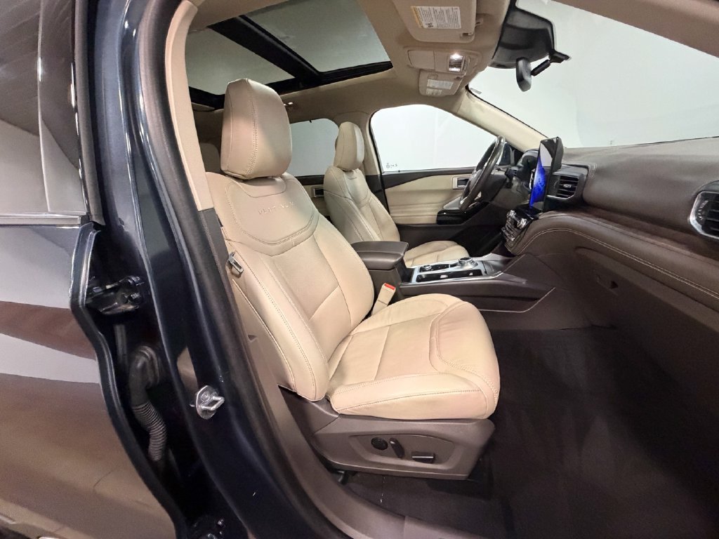 Used 2023 Ford Explorer Platinum w/ Technology Package AWD/4WD image 14