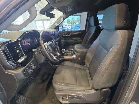 Used 2025 Chevrolet Silverado 1500 LT Trail Boss w/ LPO, Dark Essentials Package AWD/4WD image 16