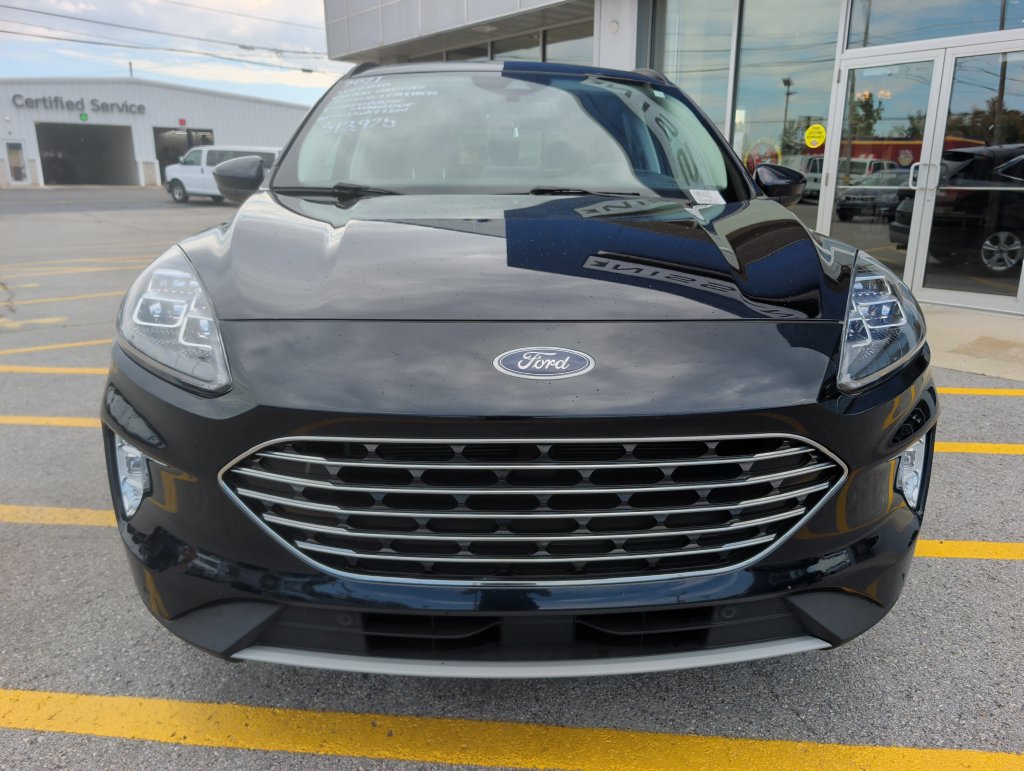 Used 2021 Ford Escape Titanium w/ Titanium Premium Package FWD image 2