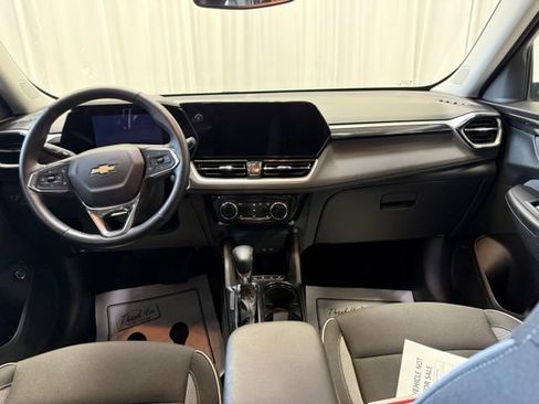 Used 2024 Chevrolet TrailBlazer LT w/ Convenience Package FWD image 4