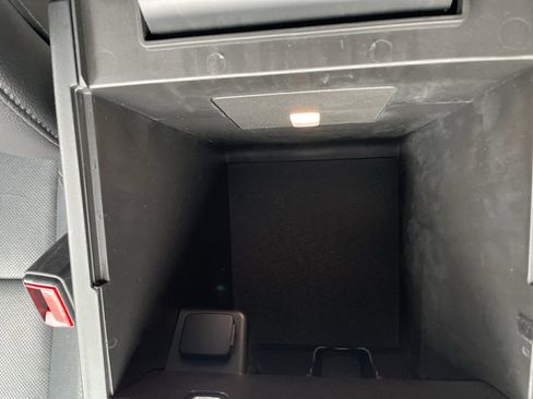 Used 2020 Ford Explorer Limited image 21