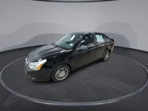 Used 2010 Ford Focus SE image 4