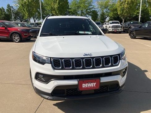 Certified 2024 Jeep Compass Latitude w/ Convenience Group AWD/4WD image 2