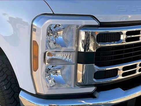 Used 2024 Ford F250 XLT w/ FX4 Off-Road Package image 39