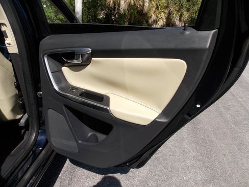 Used 2016 Volvo XC60 T5 Premier w/ Proximity Package FWD image 14