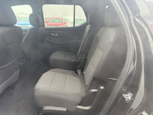 Used 2023 Chevrolet Traverse LT image 9