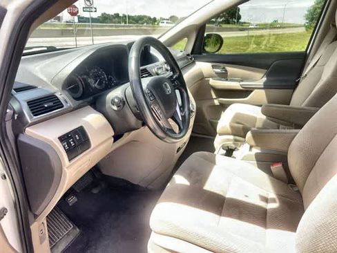 Used 2016 Honda Odyssey SE image 3