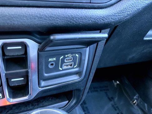 Certified 2024 Jeep Gladiator Sport AWD/4WD image 28