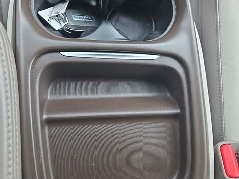 Used 2018 Chrysler Pacifica Touring-L FWD image 24