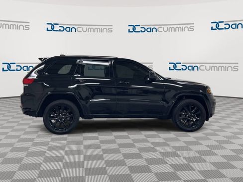 Used 2020 Jeep Grand Cherokee Altitude AWD/4WD image 9