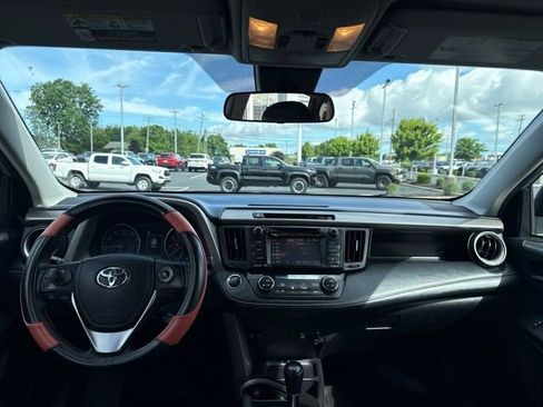 Used 2018 Toyota RAV4 XLE AWD/4WD image 10