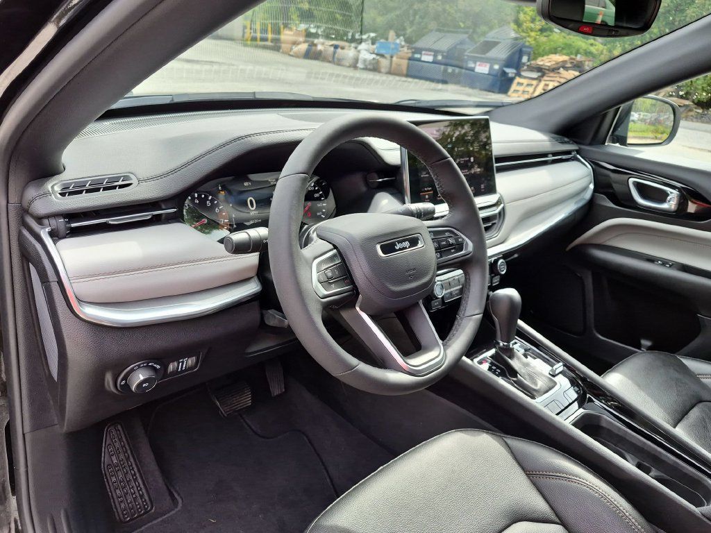 Used 2024 Jeep Compass Limited AWD/4WD image 12
