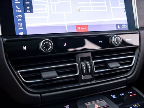 Certified 2023 Porsche Macan GTS AWD/4WD image 26