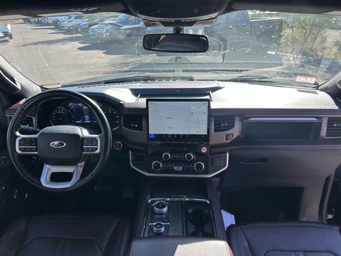 Used 2023 Ford Expedition Limited image 18