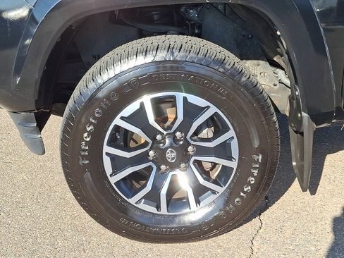Used 2022 Toyota Tacoma TRD Sport w/ TRD Premium Sport Package AWD/4WD image 8