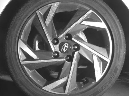 Used 2025 Hyundai Elantra SEL image 12