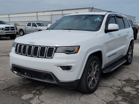 Used 2018 Jeep Grand Cherokee Limited AWD/4WD image 3