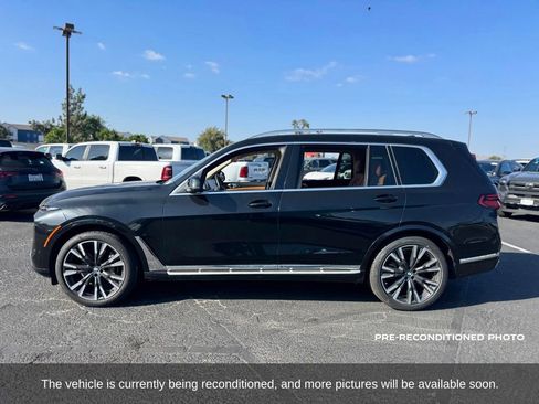 Used 2023 BMW X7 xDrive40i w/ Premium Package AWD/4WD image 2