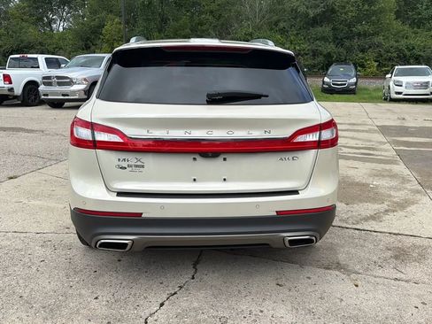 Used 2016 Lincoln MKX Select w/ Select Plus Package AWD/4WD image 4