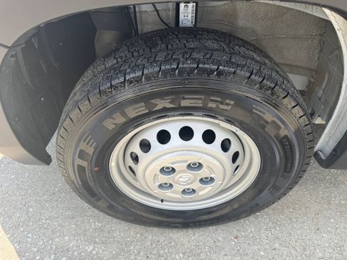 Used 2026 RAM ProMaster 2500 w/ Convenience Group FWD image 34