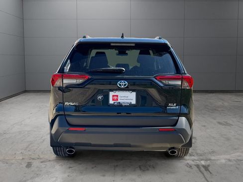 Used 2021 Toyota RAV4 XLE AWD/4WD image 4