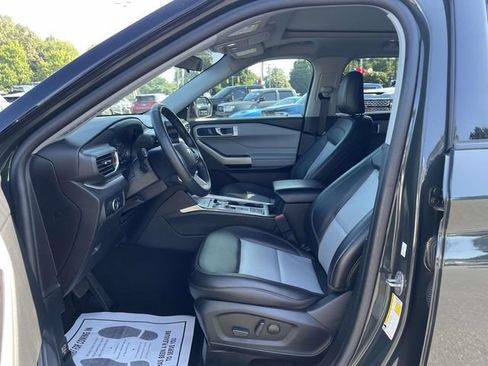Used 2022 Ford Explorer XLT w/ Equipment Group 202A RWD image 17