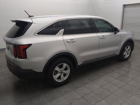 Used 2022 Kia Sorento LX FWD image 10