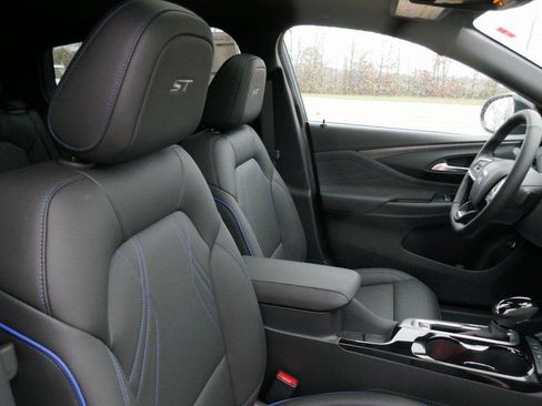 New 2026 Buick Envista Sport Touring w/ Convenience I Package FWD image 9