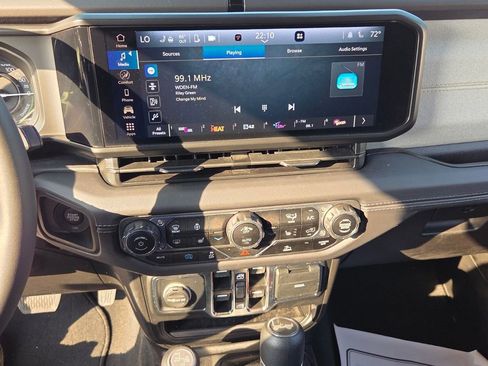 Used 2025 Jeep Wrangler Unlimited Sahara AWD/4WD image 17