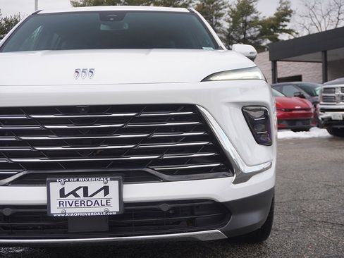 Used 2025 Buick Enclave Preferred w/ Power Package image 17