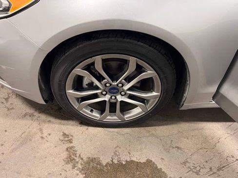 Used 2020 Ford Fusion Titanium image 28