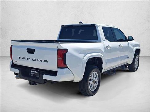 Certified 2025 Toyota Tacoma SR5 AWD/4WD image 5