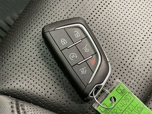 Used 2021 Cadillac Escalade ESV Premium Luxury image 31