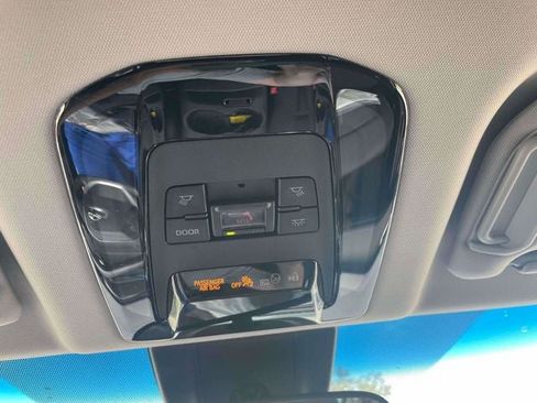 Certified 2023 Toyota Venza LE AWD/4WD image 34