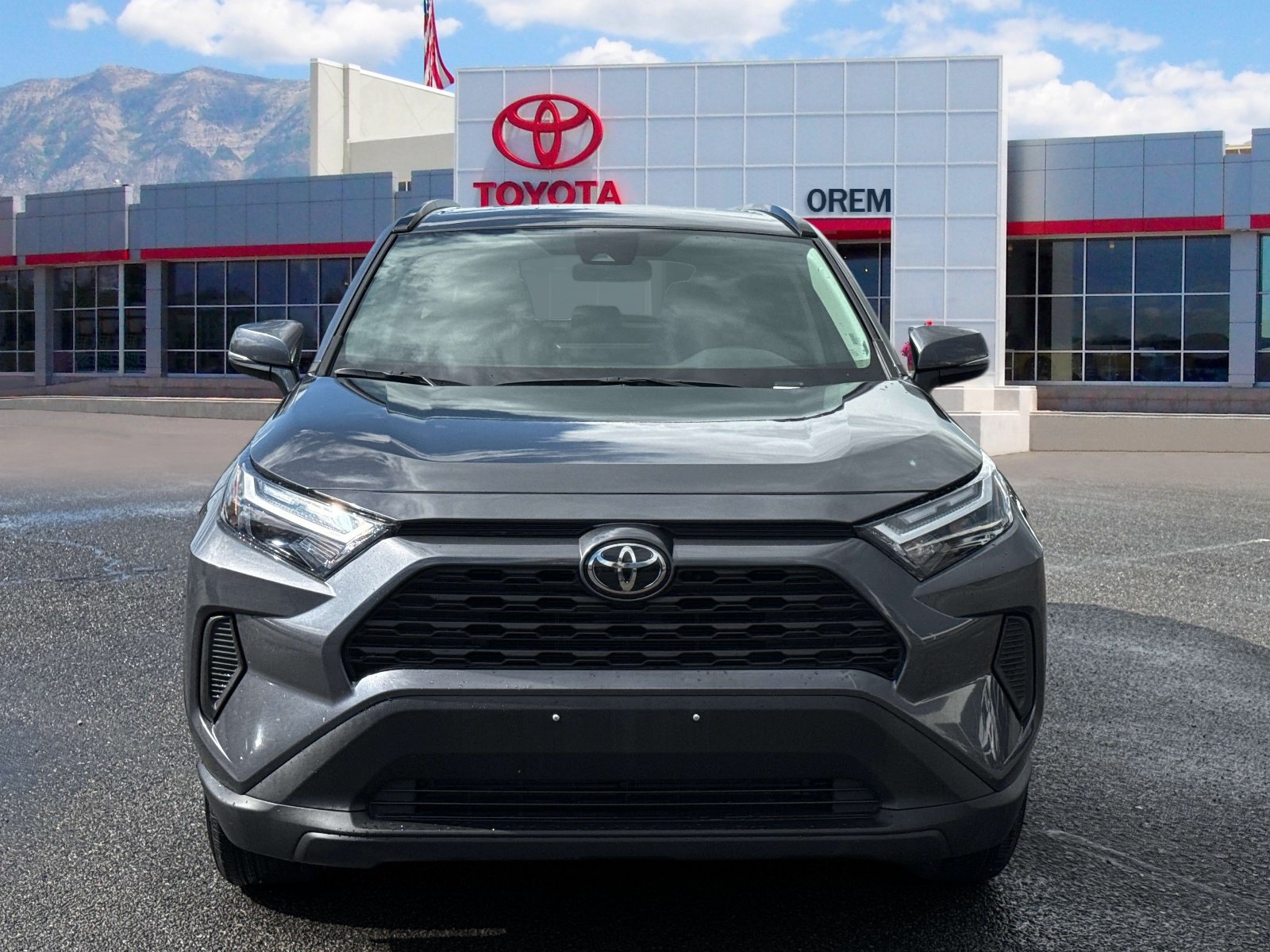 Used 2025 Toyota RAV4 XLE AWD/4WD image 2