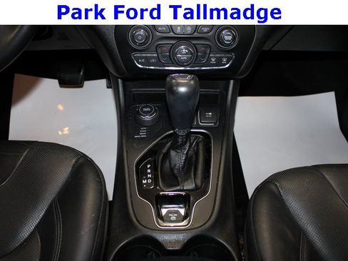 Used 2019 Jeep Cherokee Limited image 19